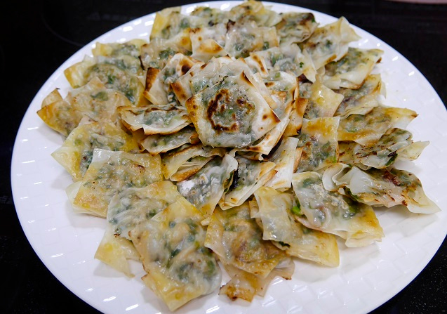 余った餃子の皮でワンタン風スープ