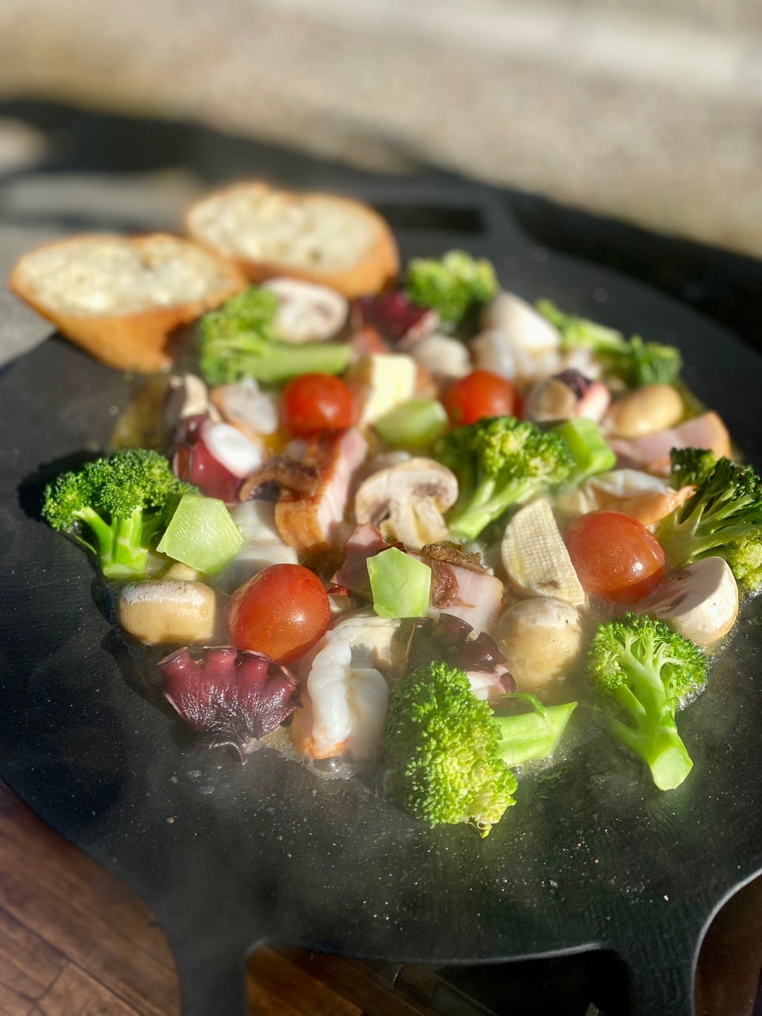 バーベキューはこれで決まり！ マルチグリドルで作る目玉焼きアヒージョなど。超簡単BBQレシピ3選ハフポスト LIFE
