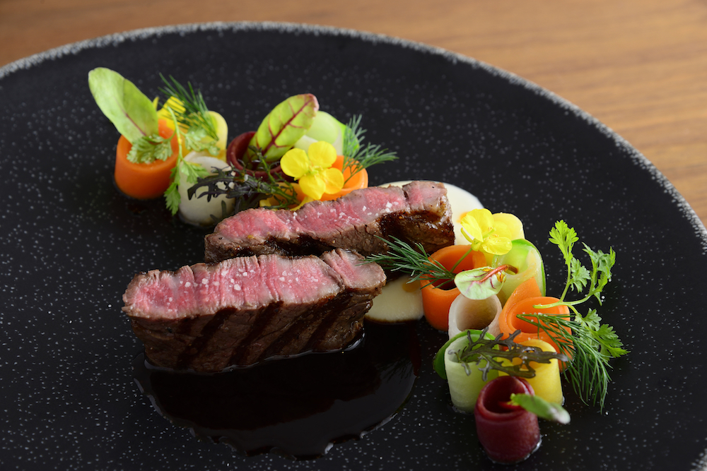 @sakitchen_recipe , ————————————————————————————,焼肉パーティーは秒で盛り付けのロングバージョン🥩, 最後まで見てね😉, 普通の白いパックでもできるから！,焼肉パーティーは肉・タレ・盛り付けが重要！, 秒で盛り付けするだけで庶民焼肉脱却✨😙, ネギ塩ソースは簡単にできるから作ってみて💛,材料 ,◾️ 白ネギ1本みじん切り, ◾️