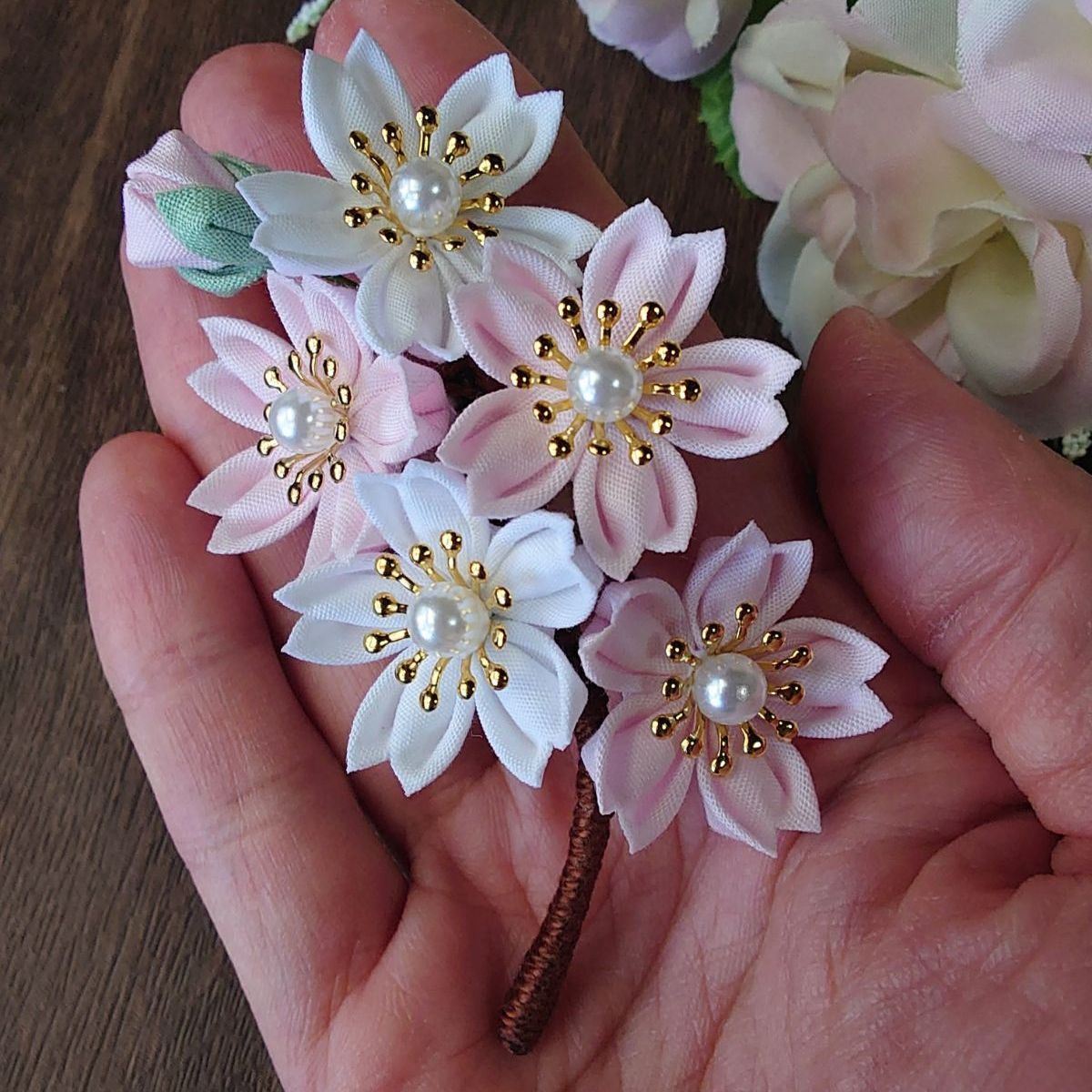 さよなら保育園 つまみ細工のコサージュ アトリエトモコ