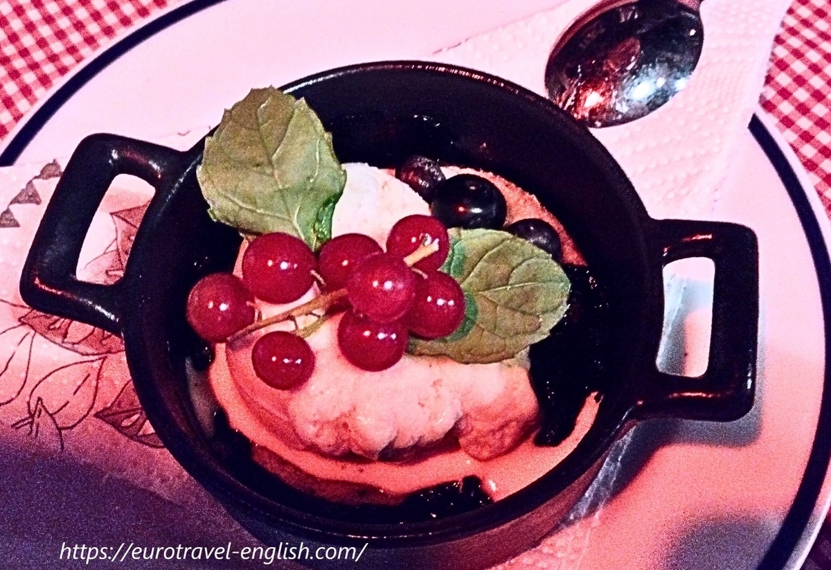 トナカイのリースハンバーグ