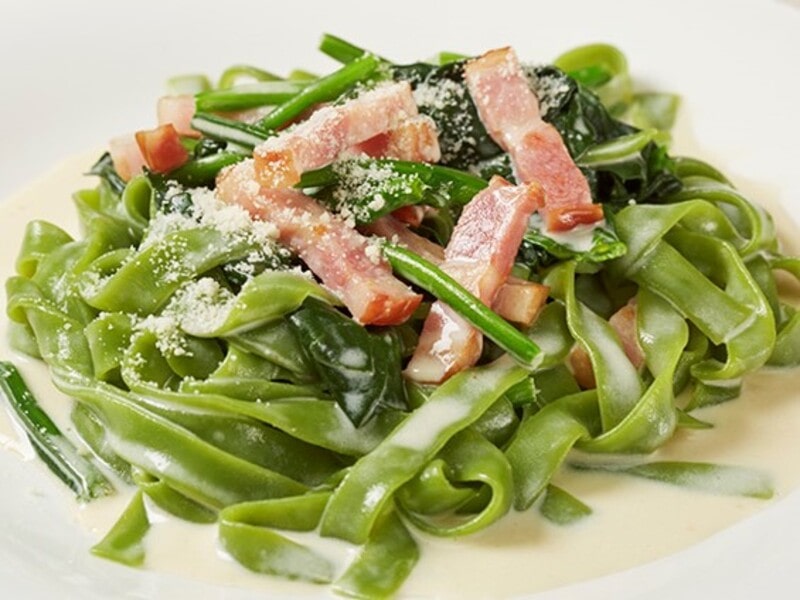 シンプルが一番♪ トマトソースのフェットチーネ