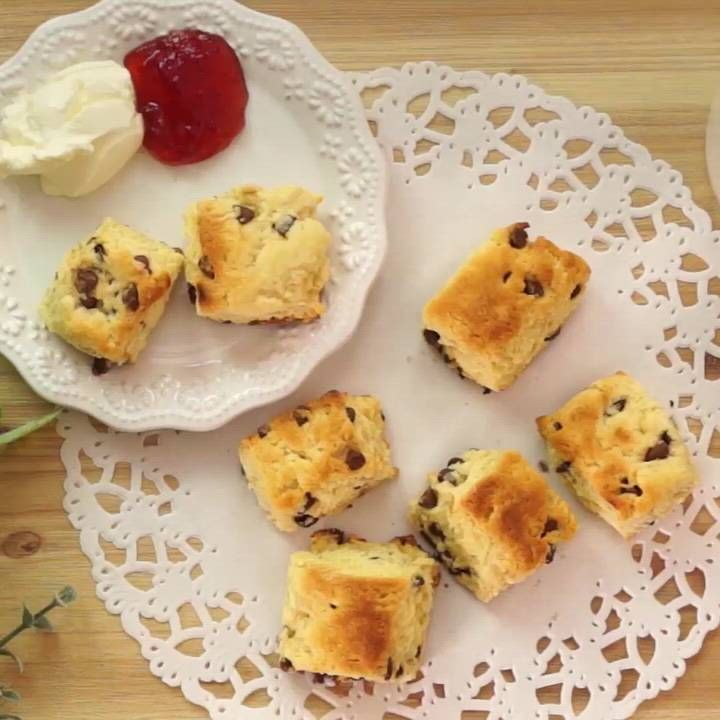 バターなしトースターでサクサク チョコ抹茶スコーン