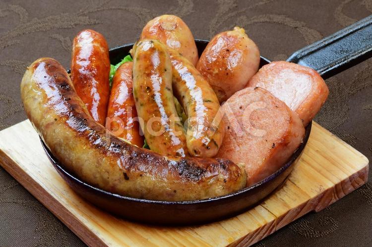 ウインナー盛り合わせが簡単にできあがり!ウインナーアソート5 180g×10パック福岡県豊前市ふるさと納税サイト「さとふる」