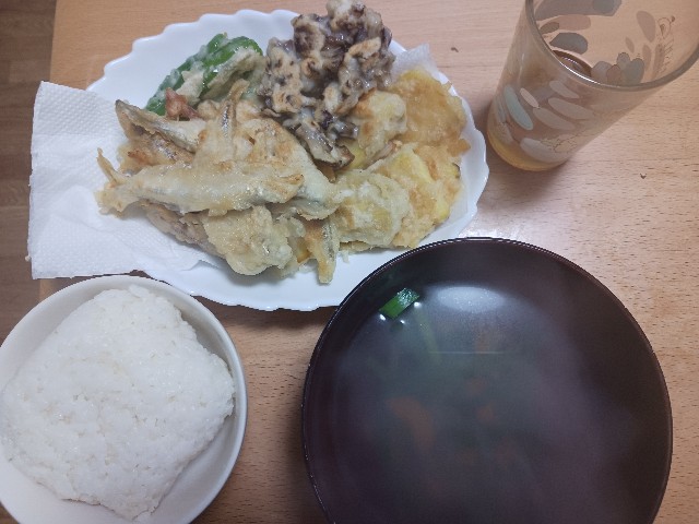 揚げ物の裏ワザ 少ない油でサックサク！「新玉ねぎのかき揚げ」に挑戦♪秘密は粉のつけ方⁉どゆこと？『あたらしい日日』こんな時代のニューノーマルな暮らし方。食と農、生活情報をお届けします