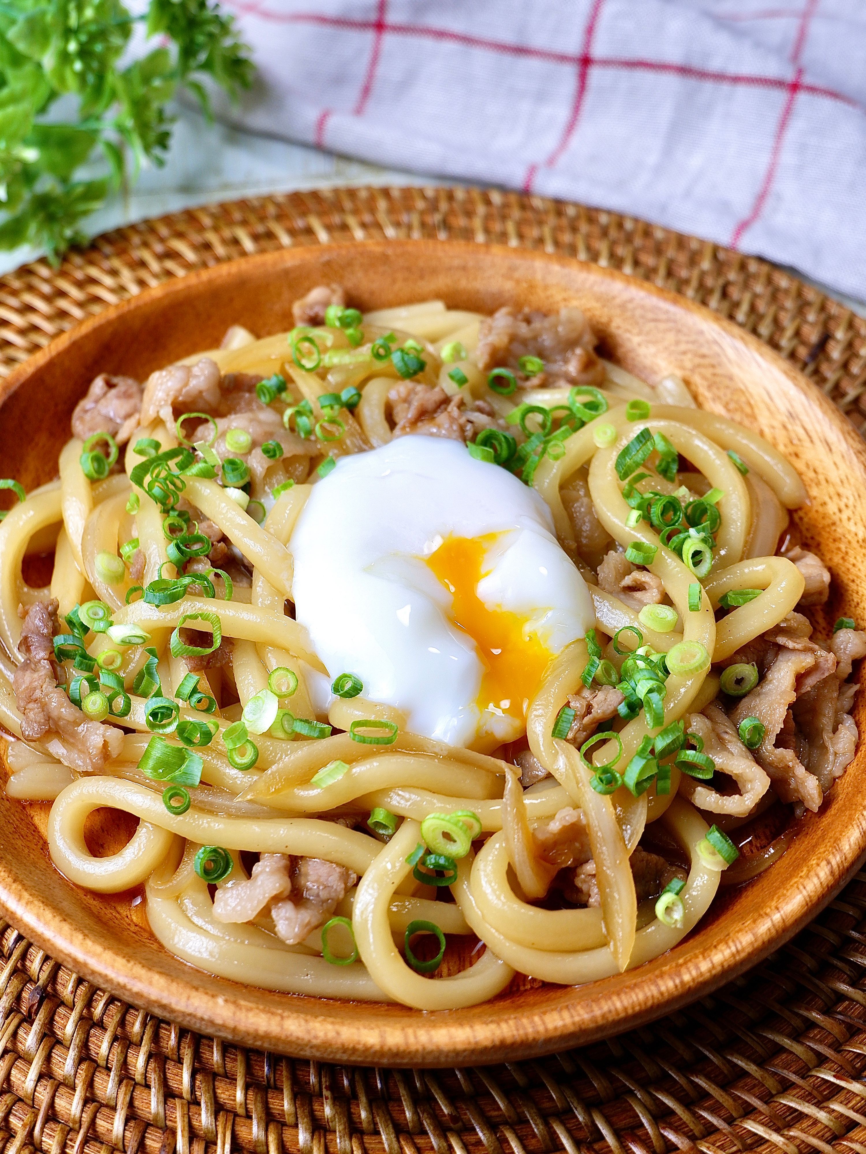 簡単ごちそう！豚すき焼き煮込みうどんハイライフポーク