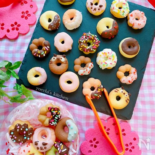 米粉のバナナマフィンにハマってます。 シリコンのドーナツ型で焼いてみたら可愛かった😂 ちょこさんの@こどもと作る簡単お菓子レシピ