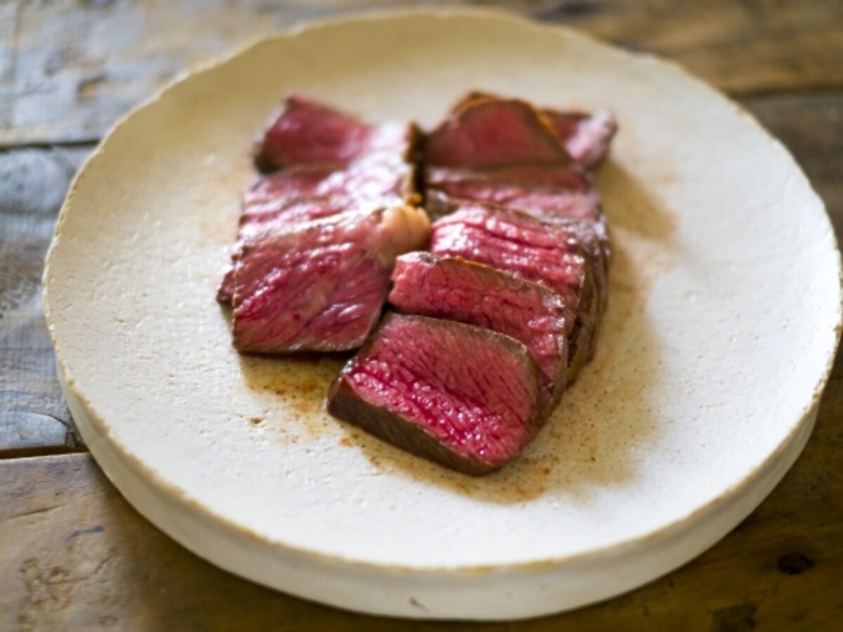 オーブンがなくても！フライパンや魚焼きグリルを使ったローストビーフの作り方ハウジーマガジン