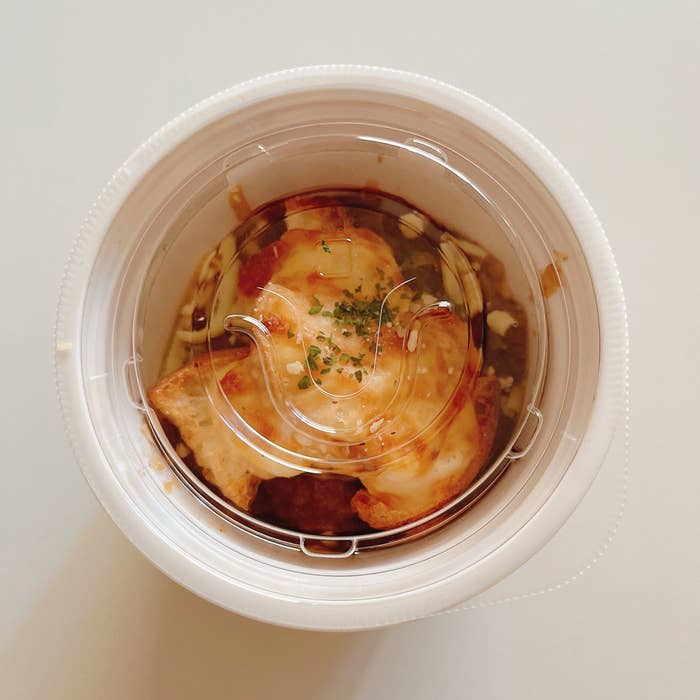 フレンチオニオンスープ