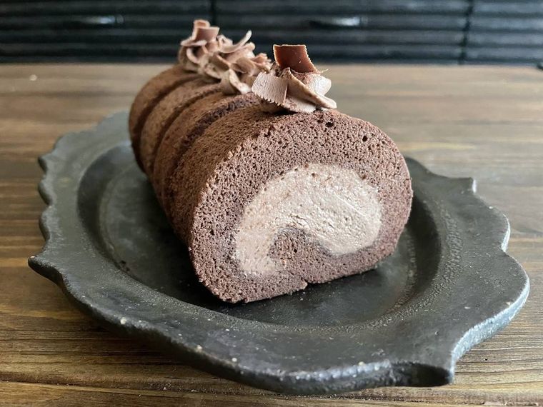 チェリーとチョコのバレンタインロールスイーツレシピ