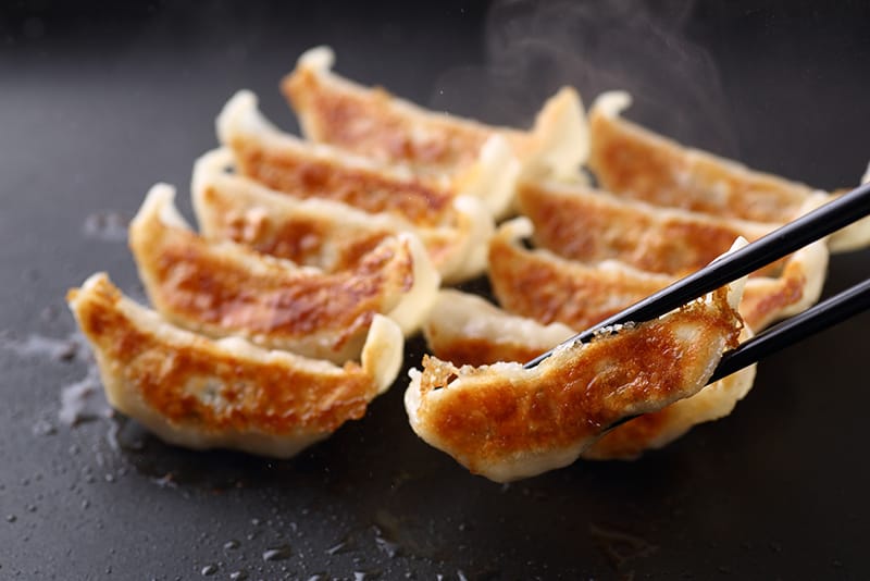 揚げ餃子を冷凍餃子で作る方法爆発を防ぐコツは?揚げ時間・温度も紹介! ちそう