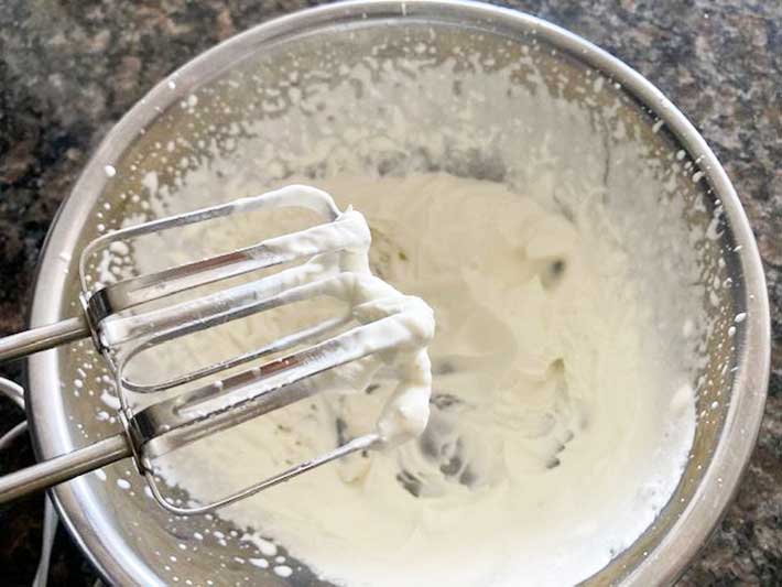 生クリームは液体のまま冷凍できる？日持ちや気をつけるポイントは？コジカジ