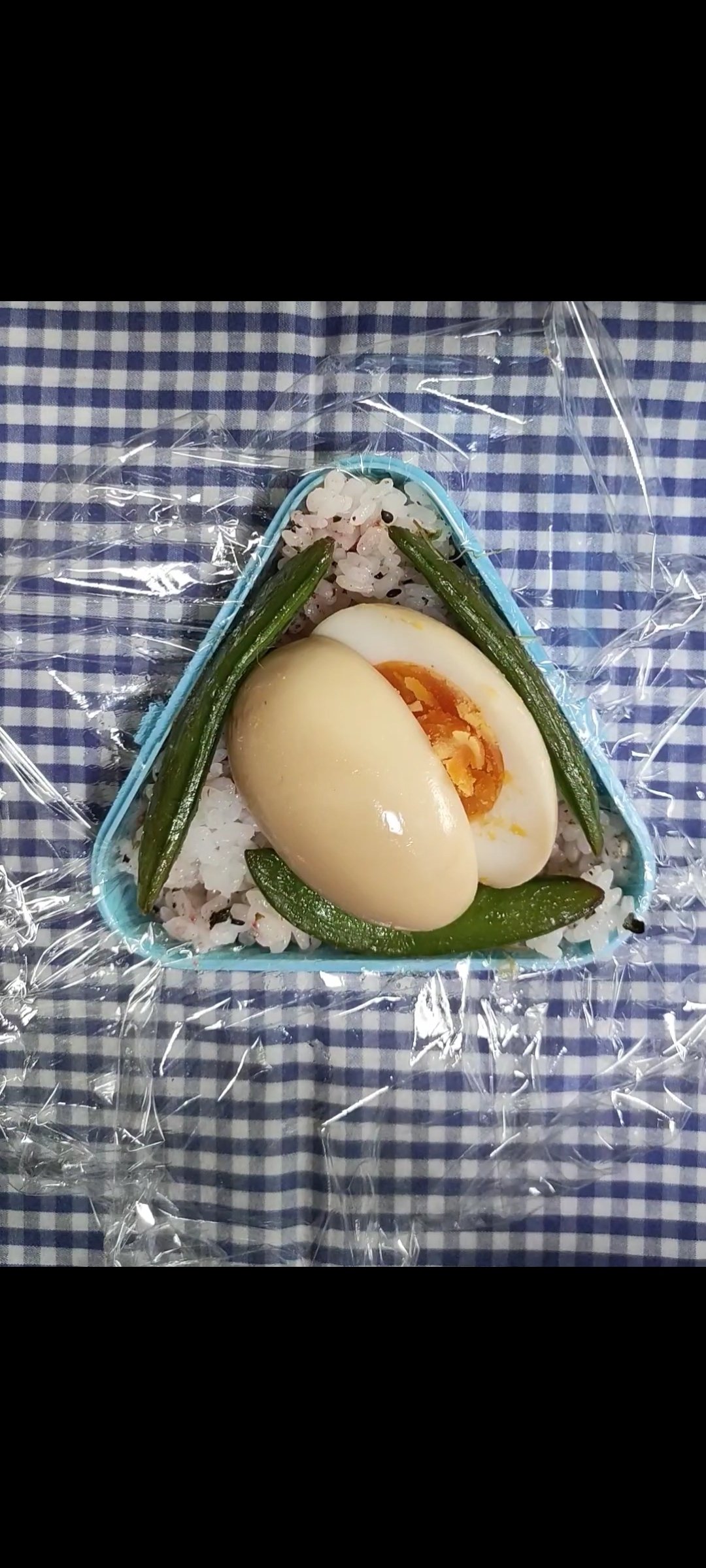 冷蔵庫に卵しかない 。玉子おにぎりのレシピに「助かった」「立派な朝食になる」