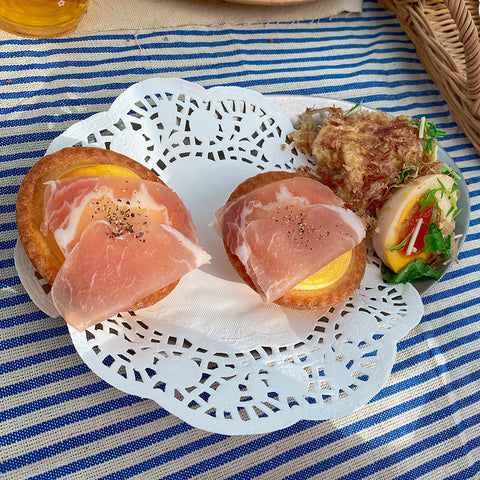 ピクニックのアイデア イケアのウッドボードがあれば コンビニおにぎりだって映える!キッチン雑貨Mart マート 公式サイト光文社