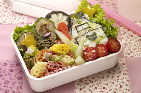 お弁当にも!ひと口サイズピーマンカップのベーコンエッグ