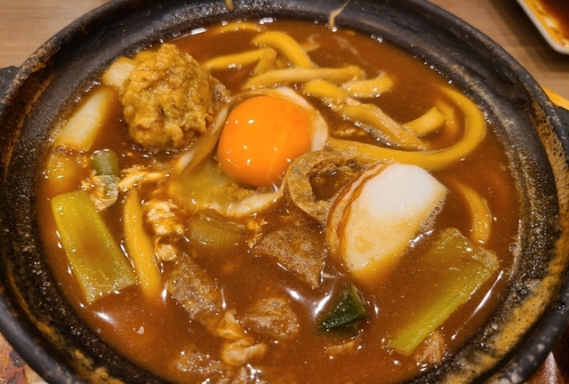 伏見の和食店「山本屋本店 栄本町通店」は名物味噌煮込みうどんや鍋コースを存分に味わえる老舗の味噌煮込み専門店