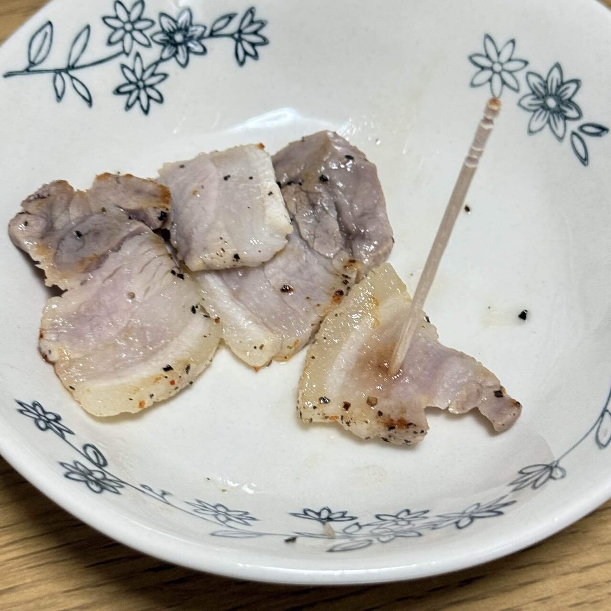 ワインとパンチェッタ、ストラッキーノ、ピスタチオのオレッキエッテ