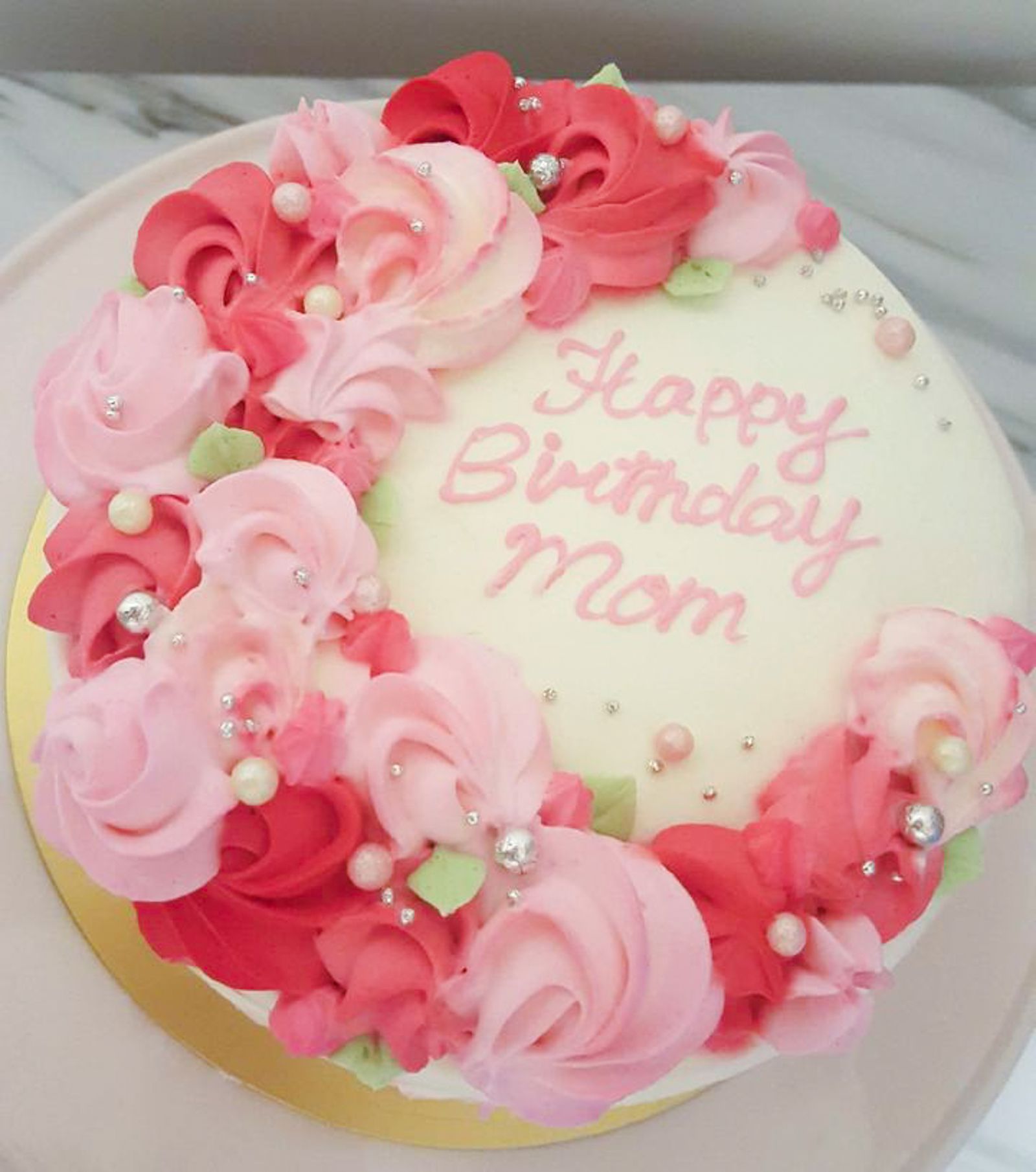 センイルケーキ ＝韓国語で誕生日ケーキのこと🎂✩.*˚﻿ ﻿ コスメや美容、ファッションと近年トレンドを生み出している韓国🇰🇷✨﻿ そんな韓国 で話題のケーキが、日本でも流行っているようです😳♡﻿ ハッシュタグ検索してみてください❁.*・ﾟ﻿ ﻿路地裏にたたずむ 小さな