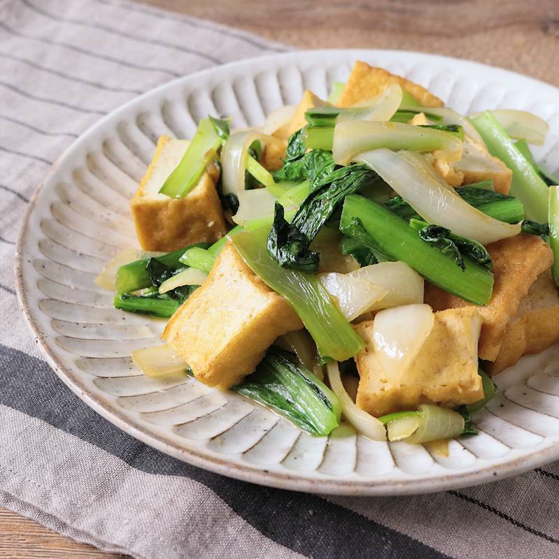 めんつゆでラクラク♪『厚揚げと小松菜の生姜そぼろ炒め』