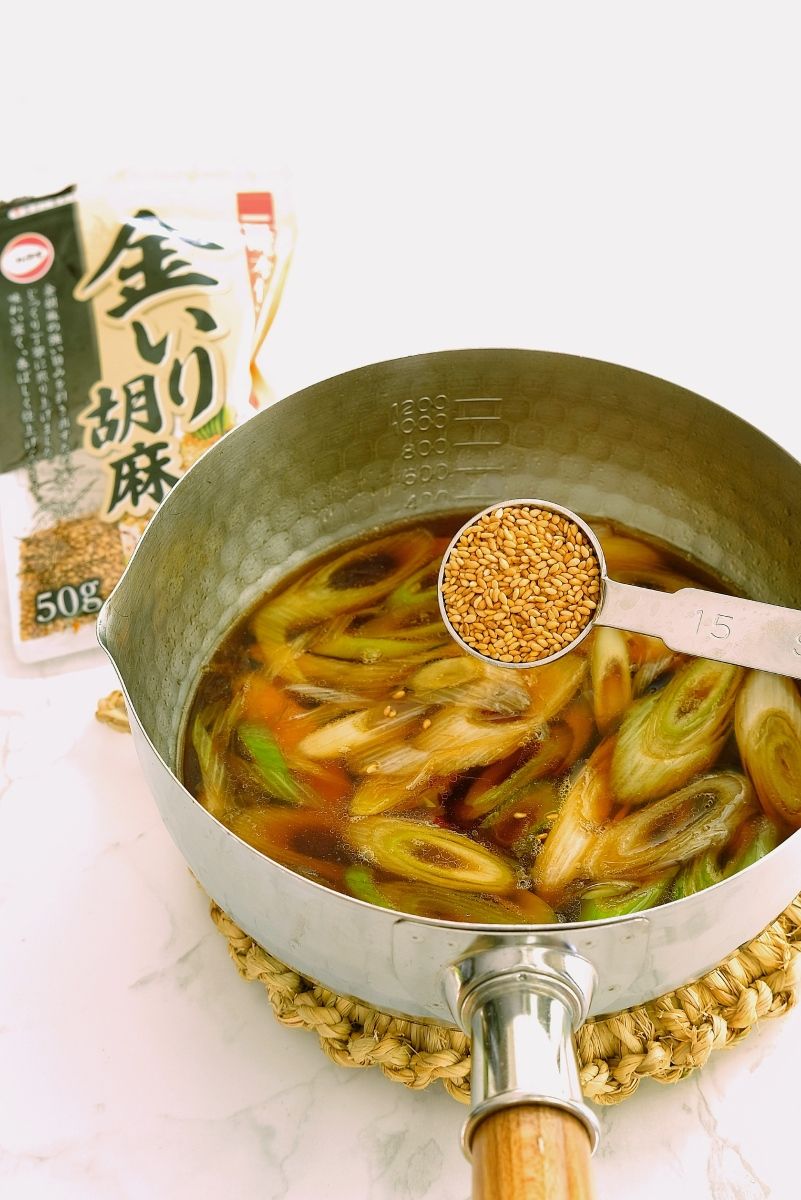 濃厚つゆでいただく♪ ごまみそ肉汁つけうどん