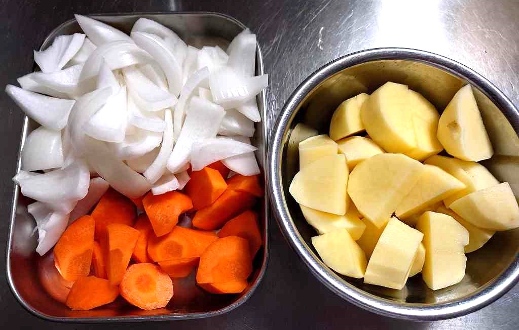 ジャガイモの切り方・シャトー切り - 男の料理指南