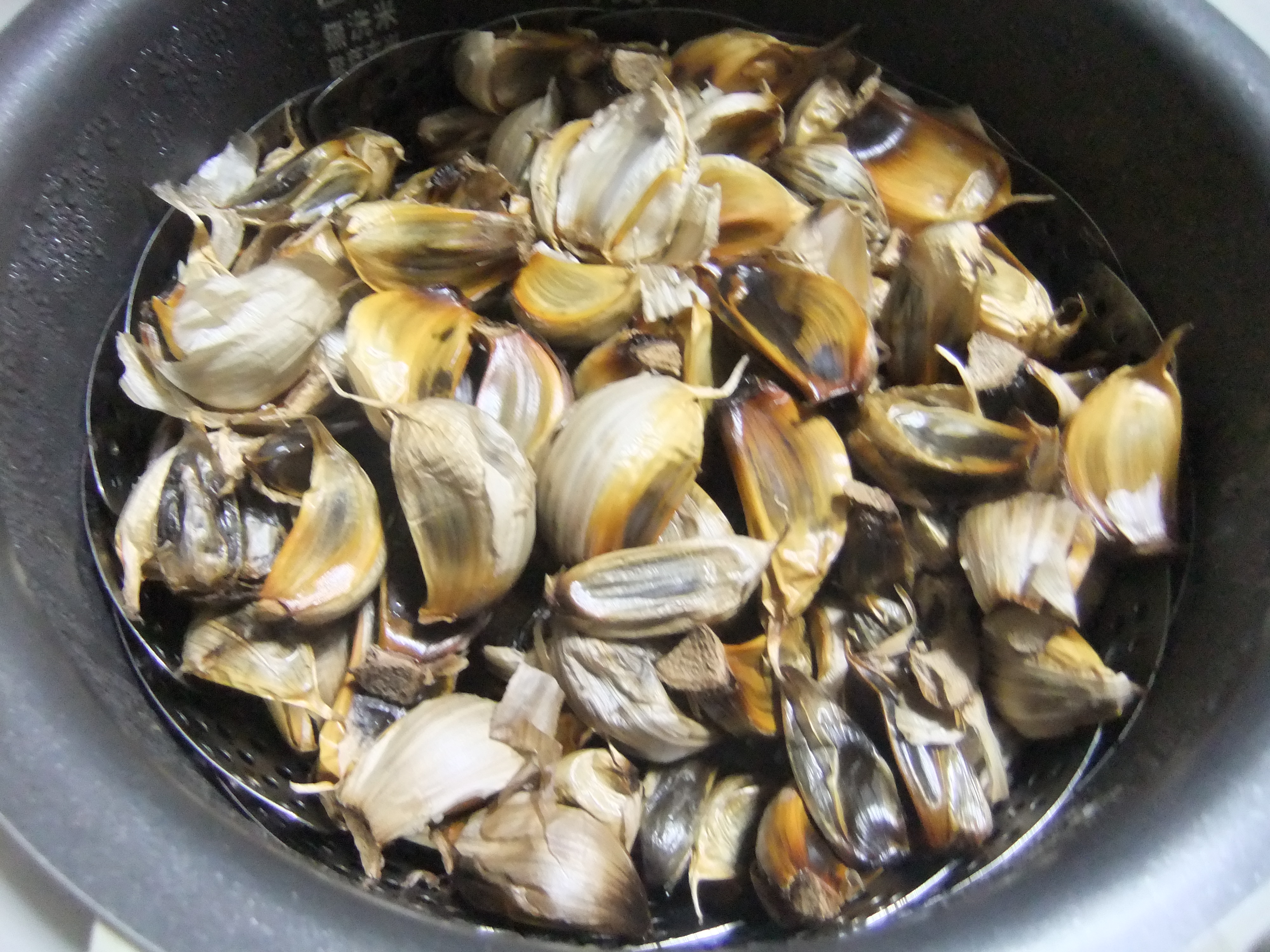 自家製黒にんにく～私の黒ニンニクの食べ方と保存方法を紹介します。2021年版黒ニンニク熟成