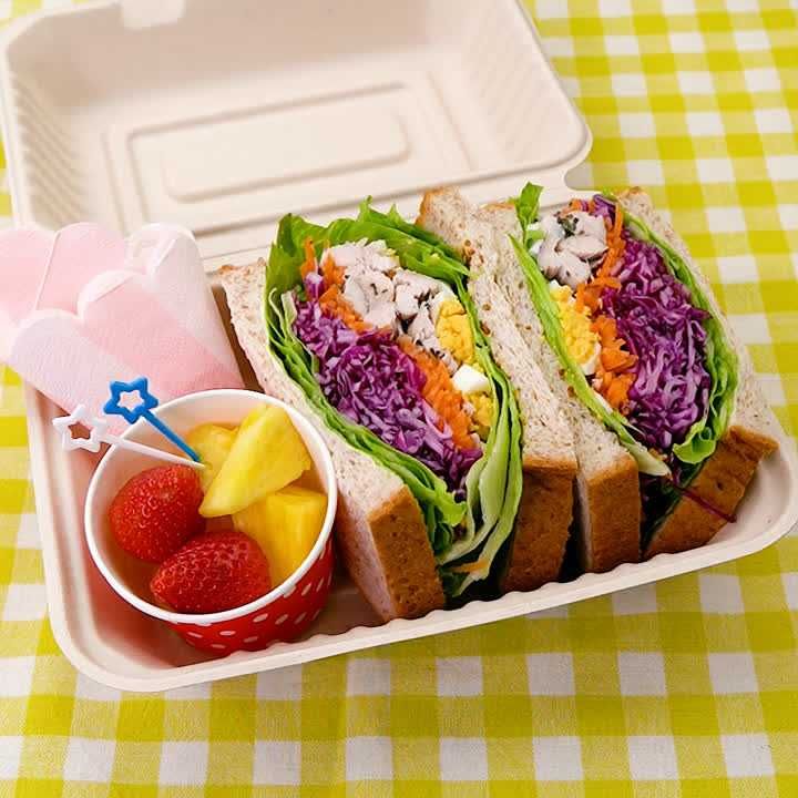 Shirokuro Riceカフェ風Bento＼＼2人分詰めてみたお気に召したらコメント欄に ❤️ してね 🐼楕円形と丸型のお弁当形が違うお弁当箱に同じおかず同時に詰める！ 仕切りが違うから悩みながら 入れてます 笑っ 家族多い方は毎日なので脱帽✨尊敬します