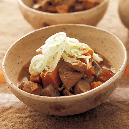 簡単！豚もつ煮込みのコク旨おでん！醤油ベースの味噌風味のおでん！しゃぶしゃぶ餅