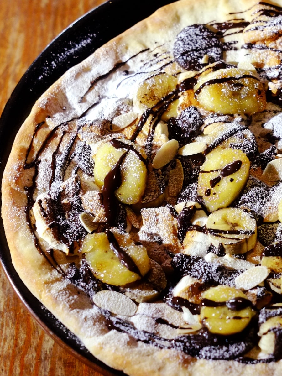 元ピザ屋店員の教える チョコピザの作り方。ピザの作り方パート③ How to make chocolate pizza チョコレートのおやつデザートピザ