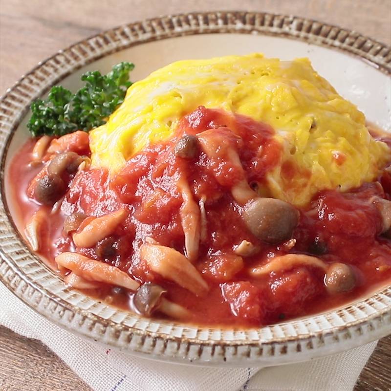 デミトマチーズエッグ🍅🧀🥚@rina_kitchenさんの投稿をお借りしましたレシピあり▷▷▷スワイプデミトマチーズエッグ 。とろとろ〜😍最強トリオ‼️ トマト缶でお手軽に出来ます◎ パスタ、パンはもちろんちょっとのお醤油のおかげでご飯にもめちゃくちゃ合う