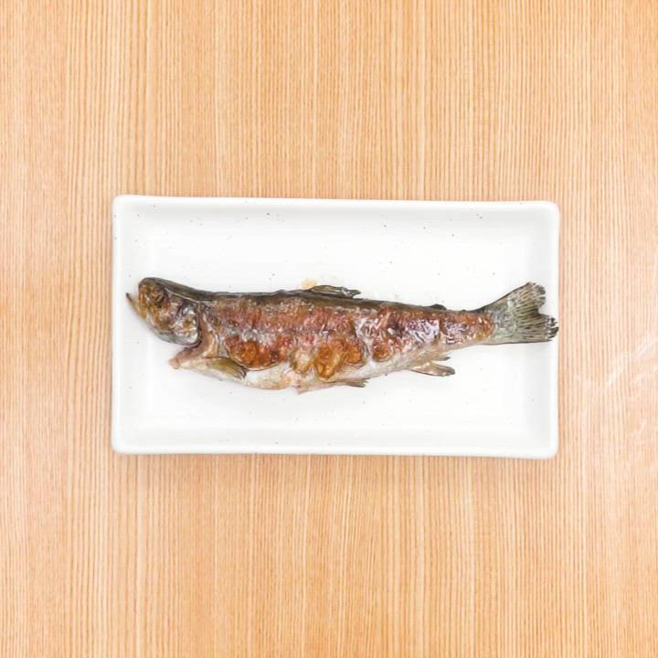 フライパンで作る！ ニジマスの塩焼き