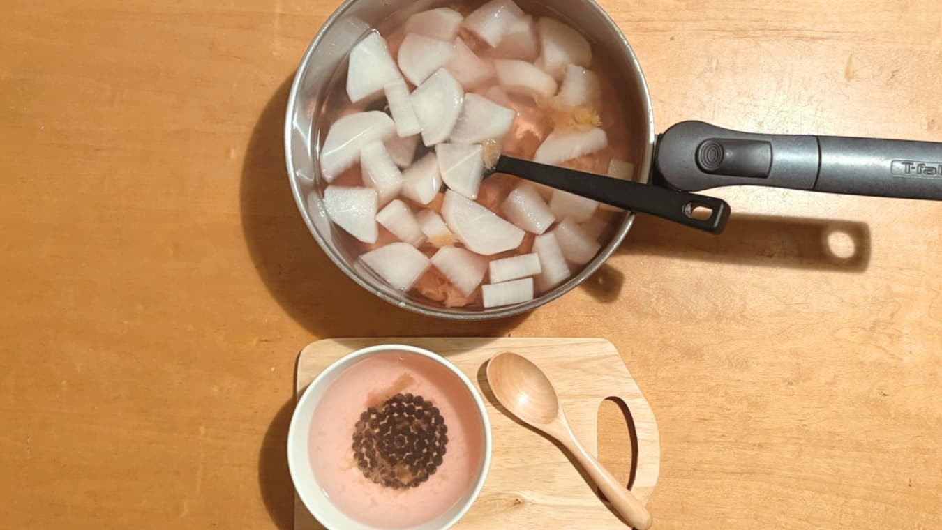 梅とごまの白だしおにぎり