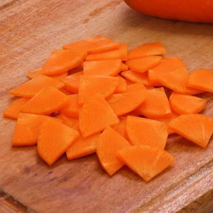 肉じゃが④ にんじんの切り方 いちょう切りつきたにひろこの料理教室肉じゃがにんじん ＃いちょう切りお母さんの手元料理教室家庭料理料理shorts - YouTube