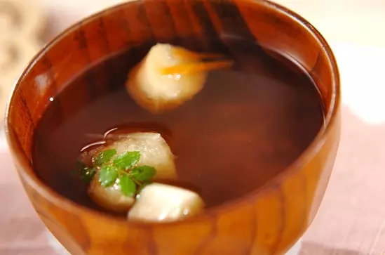 体に優しい！小粒の丸麩のお吸い物