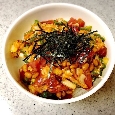 マグロ丼の献立集 人気定番や10分レシピ、野菜たっぷりの3つから♪ - macaroni