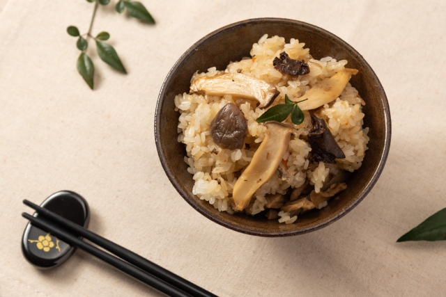 一人暮らしのための超簡単ご飯泥棒 ピリ辛白鮮キノコの煮付け 白ヒラタケ