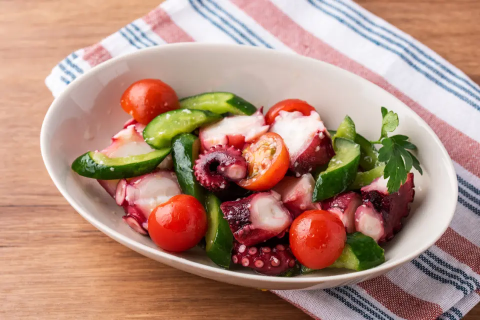 蛸ときゅうりとトマトの玉ねぎと大麦黒酢のビネガーマリネ sakurakoSnapdish スナップディッシュID:L4TzDa