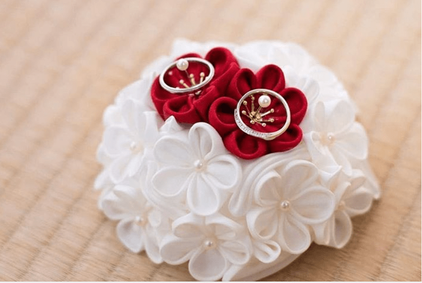 リングピロー 完成品 結婚式 お花のリングピロー 白 金 結婚祝い ウエディング 和風 和 和柄 小物 ウエディングアイテム 指輪入れ 指輪置きウェディング 和風 おしゃれ インテリア ブライダル リング 指輪 -ギフトのファーストピュア - プレゼント＆ギフトのギフトモール