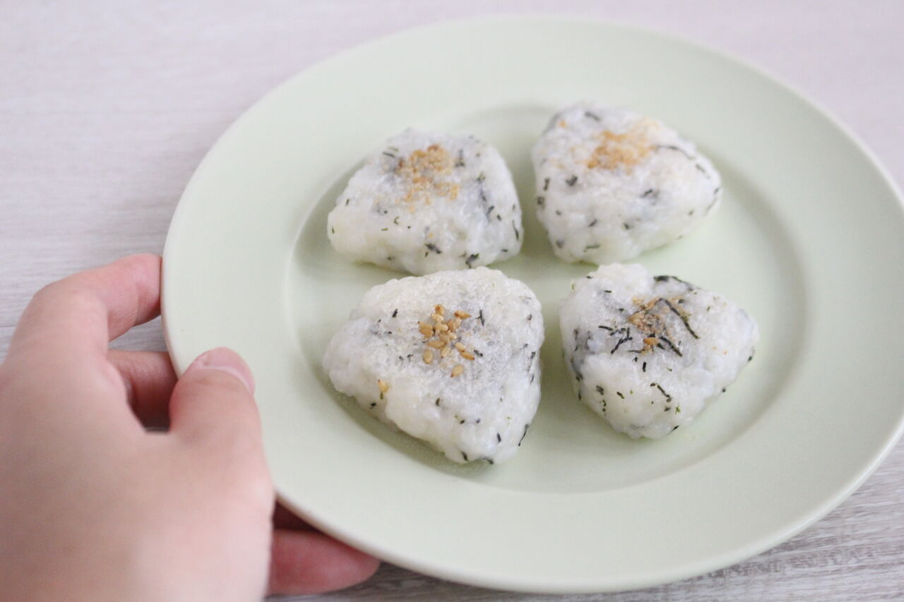 うず離乳食 on Instagram: “𓎩卵かけごはん𓂃recipe﻿ ﻿ 手づかみ食べメニューᵕ̈𓌈﻿ ﻿容器に入れてレンチンしたら完成𓂃*﻿ ﻿ ﻿ 𖠱Point ﹏﹏﹏﹏﹏﹏﹏﹏﹏﹏﹏﹏﹏﹏﹏﻿ ﻿ ☑卵に水を加える﻿ ﻿↪︎卵がふっくら仕上がるよ﻿ ﻿ ※卵黄だけでもOK🙆‍♀️﻿ ﻿ ”