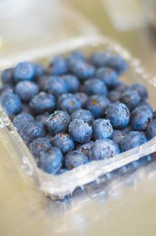 甘くておいしい、スイスアルプスの青い果実 - SWI swissinfo.ch