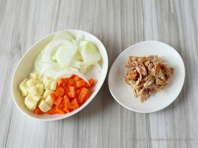 コストコのロティサリーチキンで残った骨から作る鶏ガラスープ！丸ごと一羽の骨を煮込んだ簡単お手軽スープ - アソビトシゴト