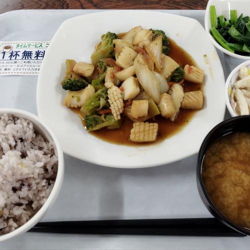 こんなに簡単には見えない♡イカとブロッコリーのアンチョビ炒め