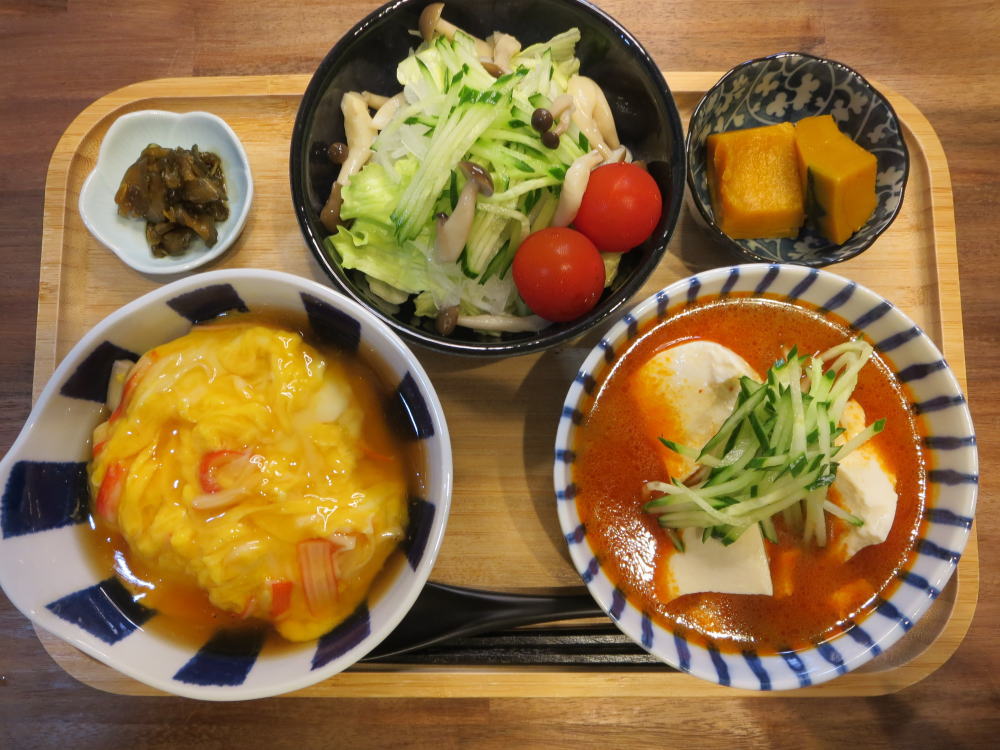 本格天津飯の献立 副菜：キャベツのピリ辛あえ、汁物：丸鶏がらスープ餃子 献立・メニュー 味の素パーク たべる楽しさを、もっと