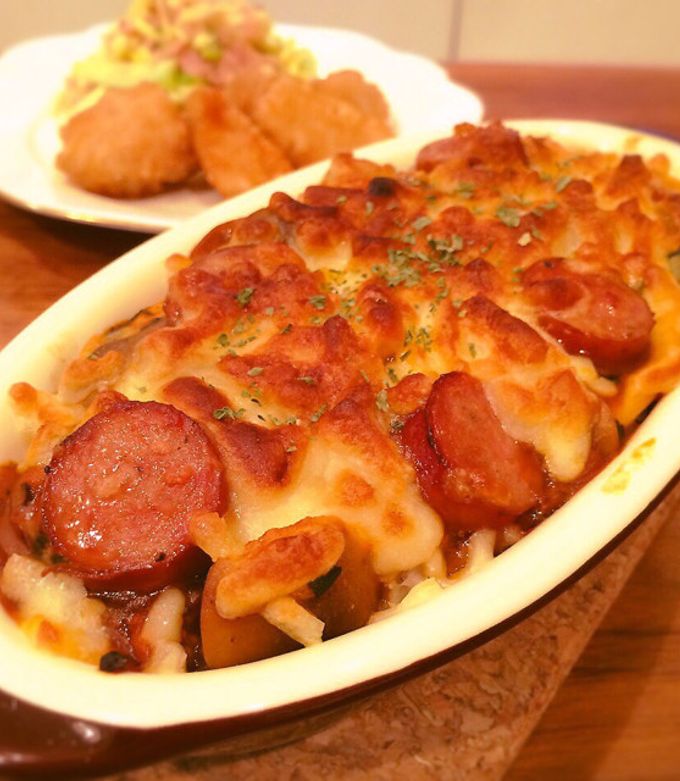 時短ミートドリアレシピあります HEINZのホワイトソース缶と市販のミートソースを使って めちゃくちゃ簡単なドリアを作りました10分くらいでできるのに男子達大喜び🙌ミートドリア 4人分◾︎白米700g 男子1人200g、私100g