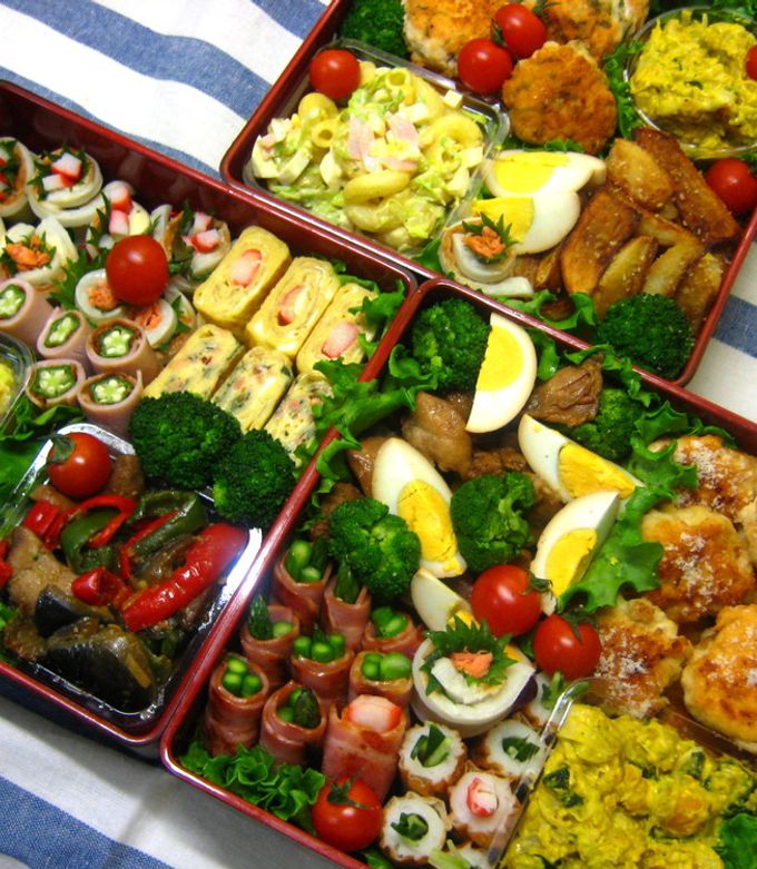 行楽弁当 春にぴったり！お弁当の定番おかずやおにぎりレシピ ピーマンの肉詰めだし巻き卵お弁当の詰め方 - YouTube