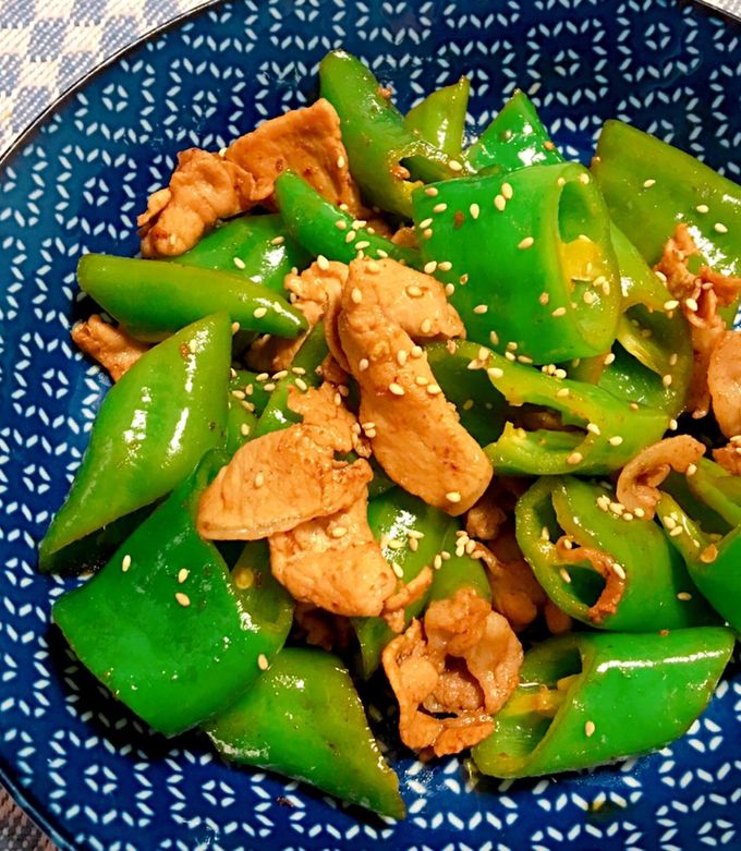 万願寺とうがらしの豚肉巻き洛市は京都の伝統と文化をお届けします