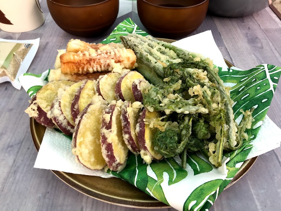 キャンプレシピ特集 野菜の旨味を存分に味わえる！スキレットで作るホットサラダ 季節・暮らしの話題 2022年05月18日- 日本気象協会tenki.jp