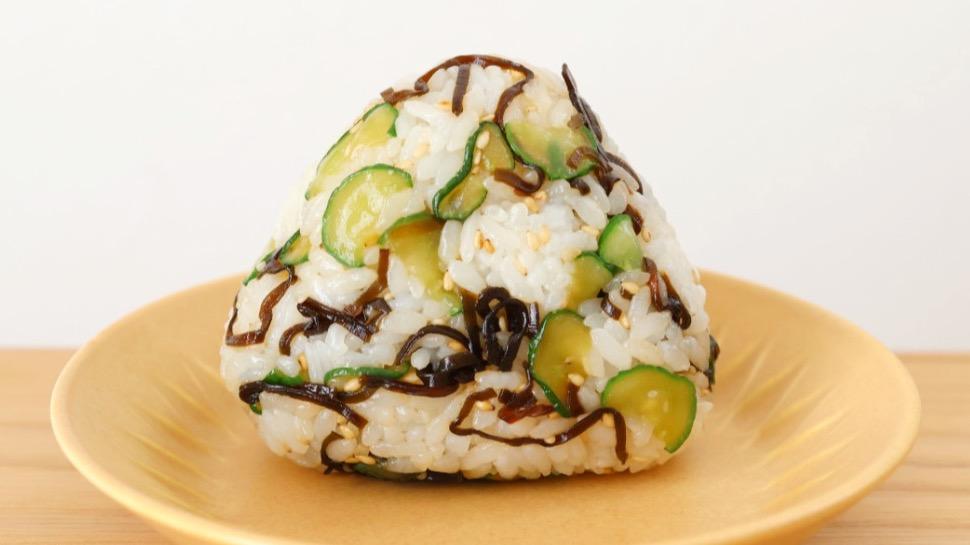 軽食の定番「冷凍焼きおにぎり」をとことん楽しむ！おすすめアレンジ5選 - macaroni