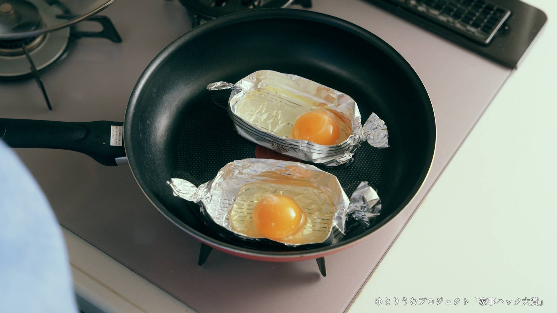 油なしでも、くっつかずに焼ける！フライパン用のアルミホイル - 価格.comマガジン