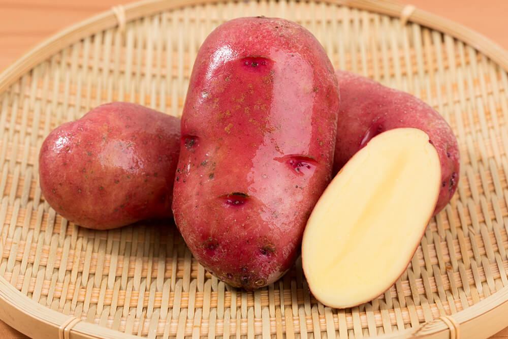 赤いジャガイモの中身 - あた子の柿畑日記